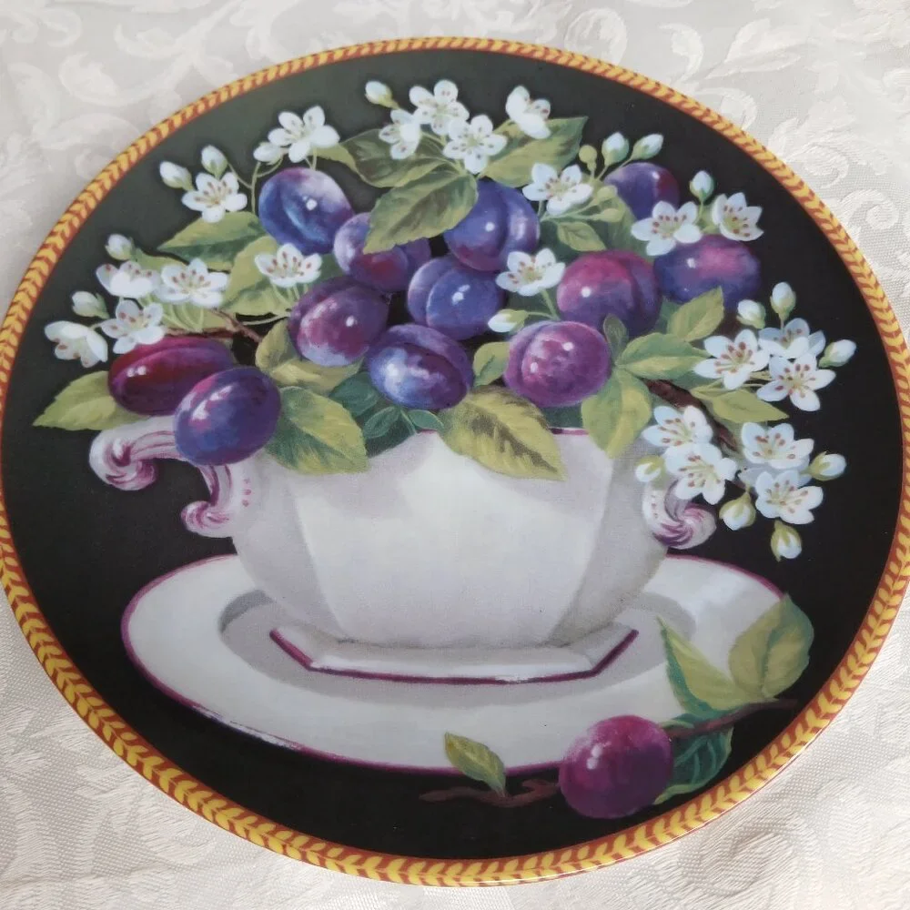 Gloria Fine Porcelain Handwork Coleccion Beatriz Ciruelas Decorative Wall Plate